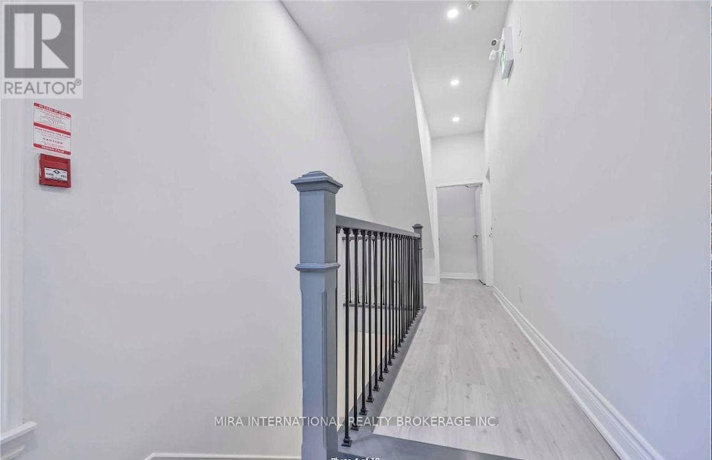 202 - 414 DUNDAS STREET E — 2-bedroom House in 414  DUNDAS STREET E, Toronto — photo 3