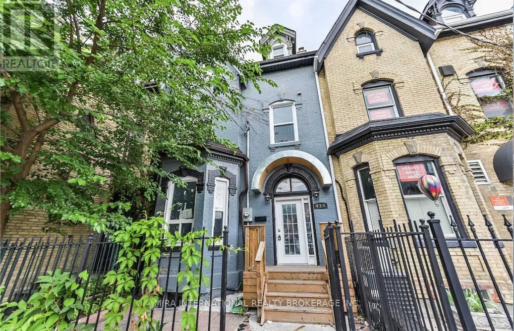 202 - 414 DUNDAS STREET E — 2-bedroom House in 414  DUNDAS STREET E, Toronto
