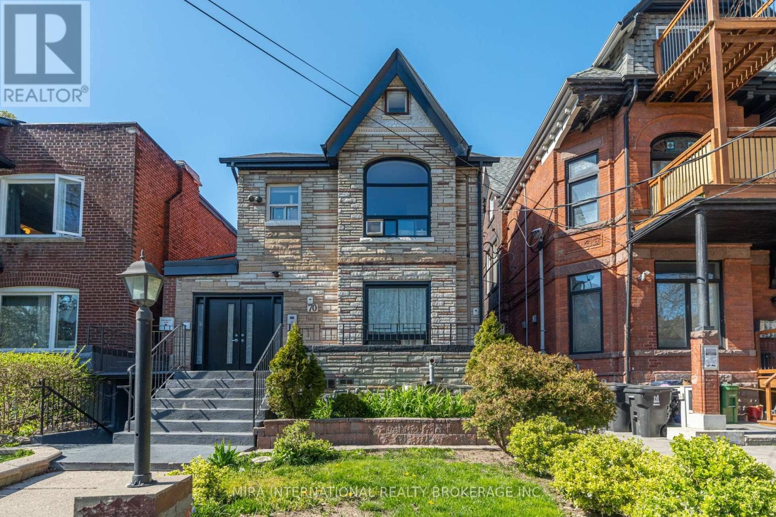 Deom — 1-bedroom Apartment in 301 Simcoe Street, Toronto — photo 3