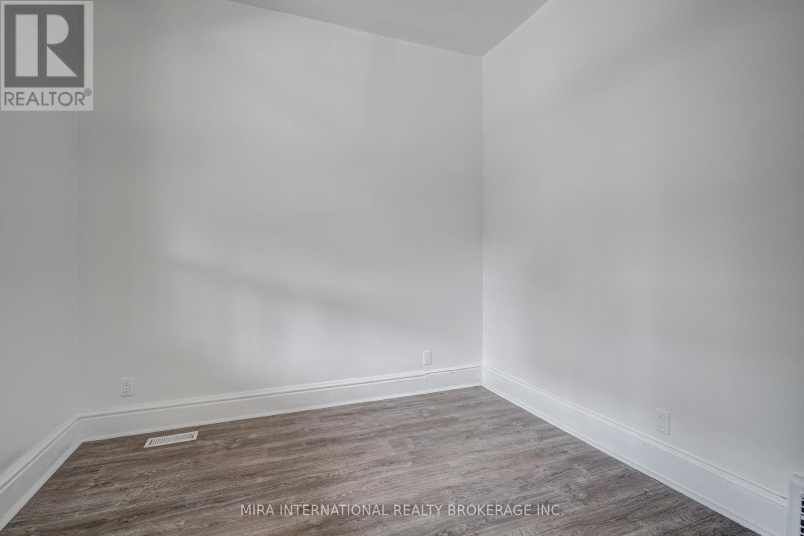 A - 83 SIMCOE STREET E — 3-bedroom House in A - 83  SIMCOE STREET , Hamilton  — photo 5