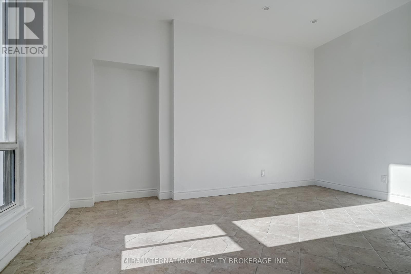 103 - 180 SHERBOURNE STREET — 1-bedroom Apartment in 180   SHERBOURNE STREET , Toronto — photo 4