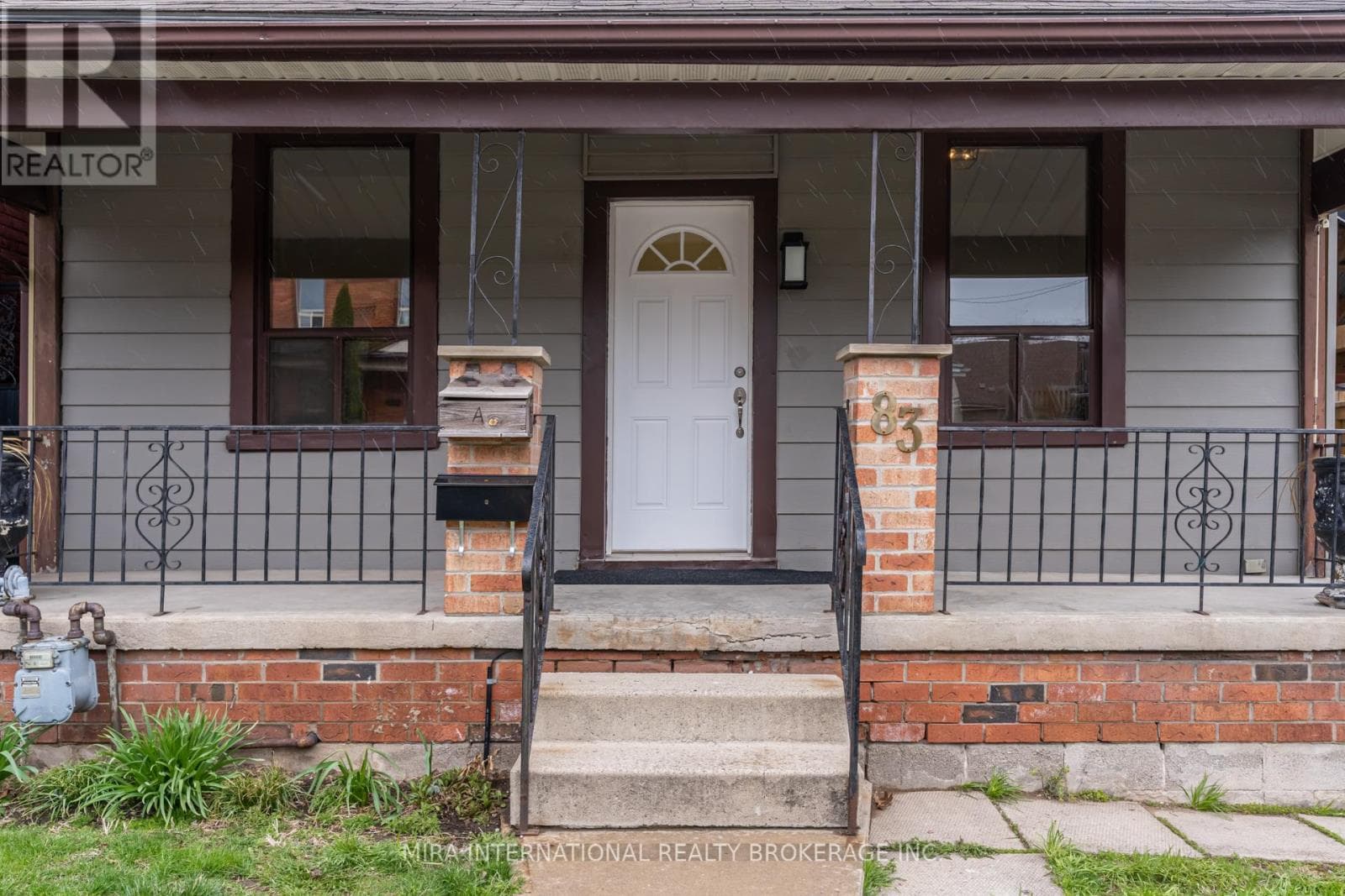 A - 83 SIMCOE STREET E — 3-bedroom House in A - 83  SIMCOE STREET , Hamilton  — photo 2