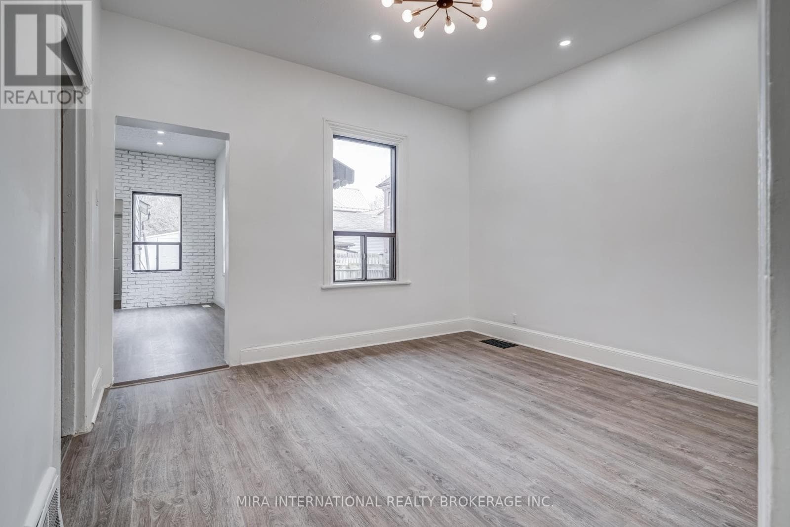 A - 83 SIMCOE STREET E — 3-bedroom House in A - 83  SIMCOE STREET , Hamilton  — photo 9