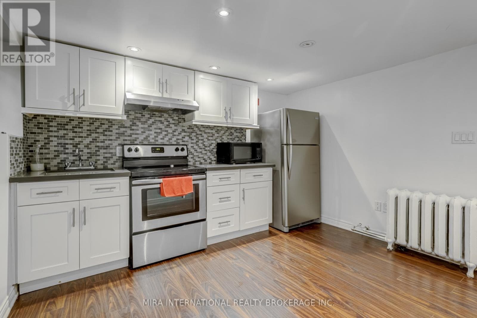 B3 - 11 LAXTON AVENUE — 1-bedroom House in 11  LAXTON AVENUE , Toronto — photo 4