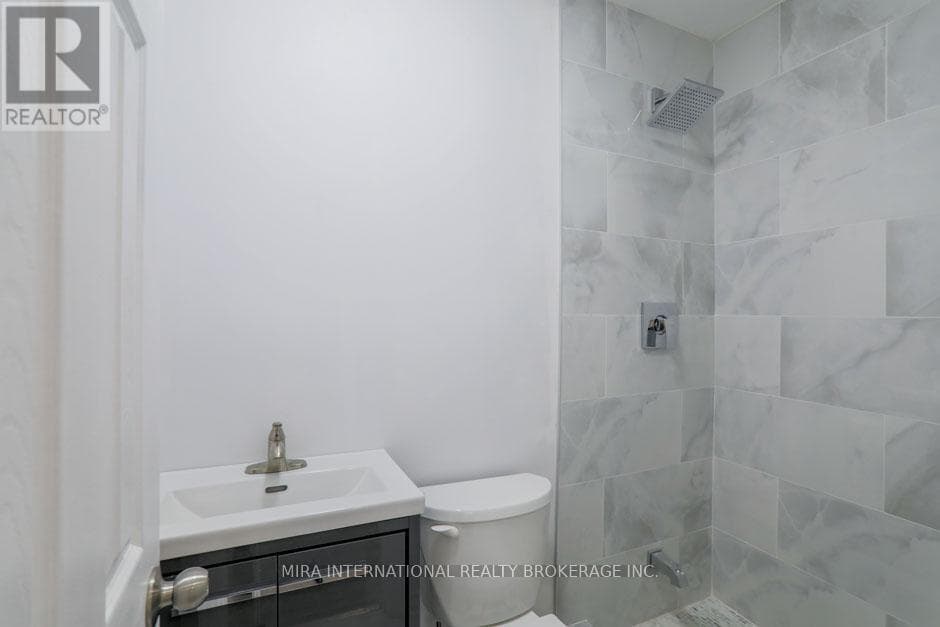 102 - 210 CARLTON STREET — 1-bedroom Apartment in 210  210 CARLTON STREET, Toronto — photo 7